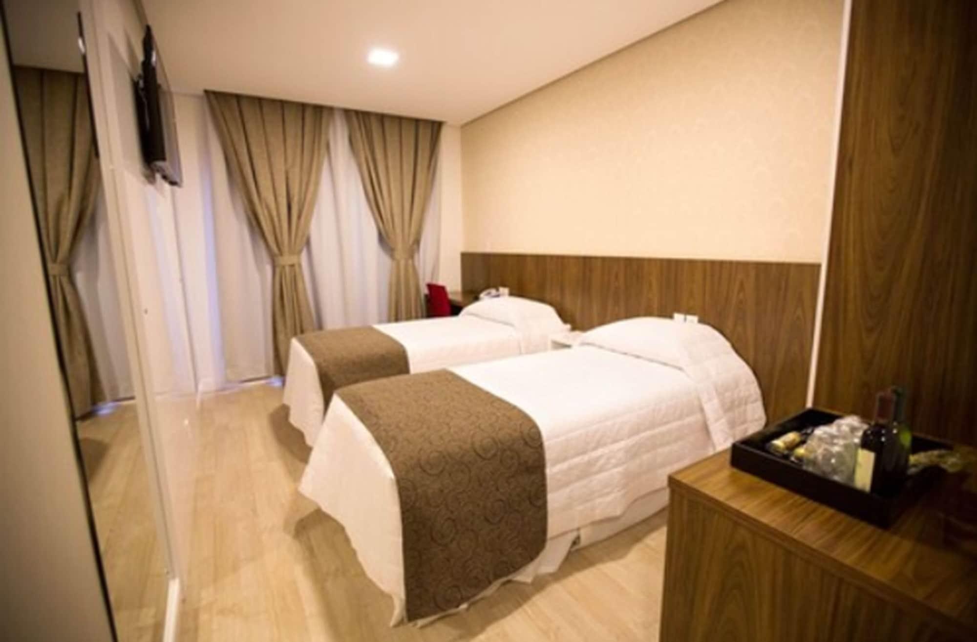 Holiday & Business Hotel - Em Frente Ao Centro De Eventos E Arena Conda Chapecó Exteriér fotografie